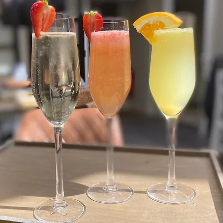 The Lemon Leaf Cafe Bar And Townhouse Konukevi Kinsale