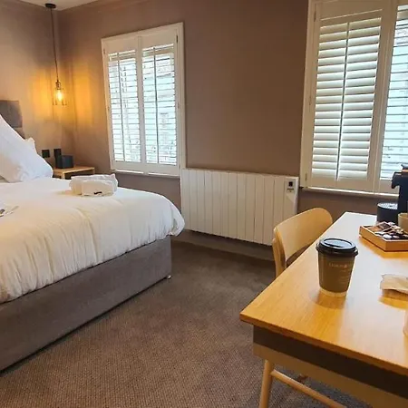 The Lemon Leaf Cafe Bar And Townhouse Konukevi 4*