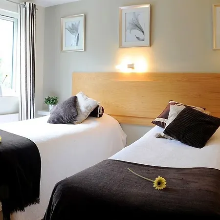 The Lemon Leaf Cafe Bar And Townhouse Guest house