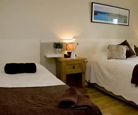 Konukevi The Lemon Leaf Cafe Bar And Townhouse 4*
