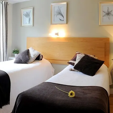 The Lemon Leaf Cafe Bar And Townhouse Konukevi 4*